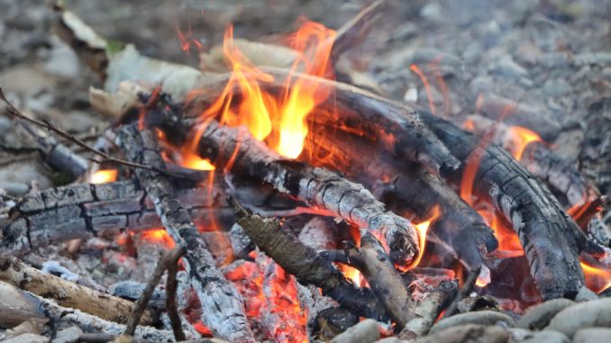 Lagerfeuer löschen