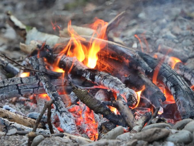 Lagerfeuer löschen