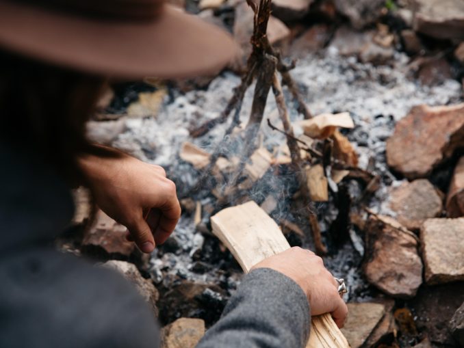 Survivla Anfänger haben es in der Wildnis nicht leicht.
